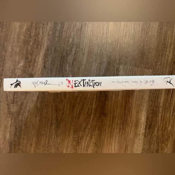 Nextinction: Critically Endangered Birds of the World‎ by Ralph Steadman New - Picture 3 of 4